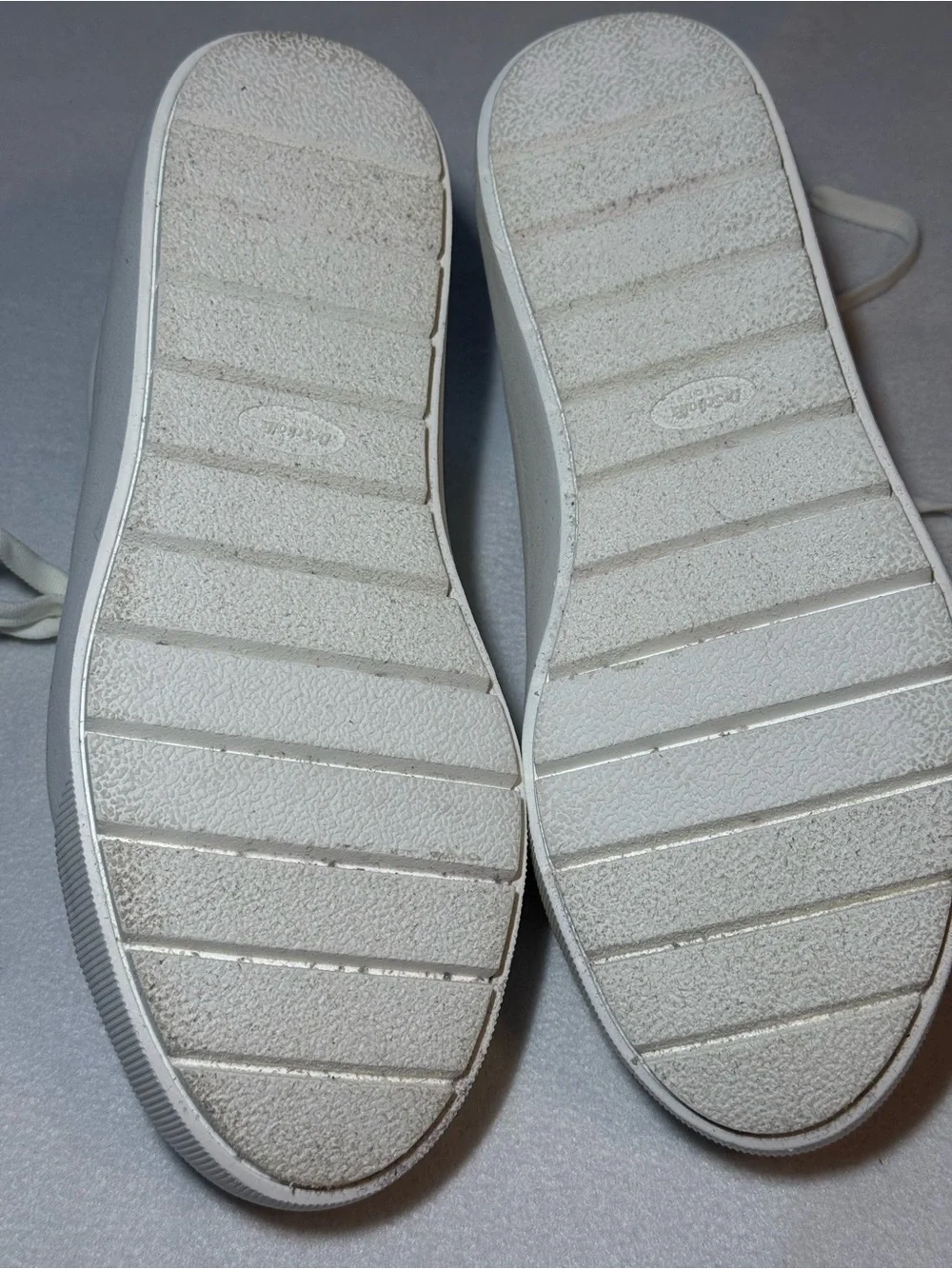 Dr Scholls Women’s Time Off Sneaker. White Faux Leather. 8.5 Medium